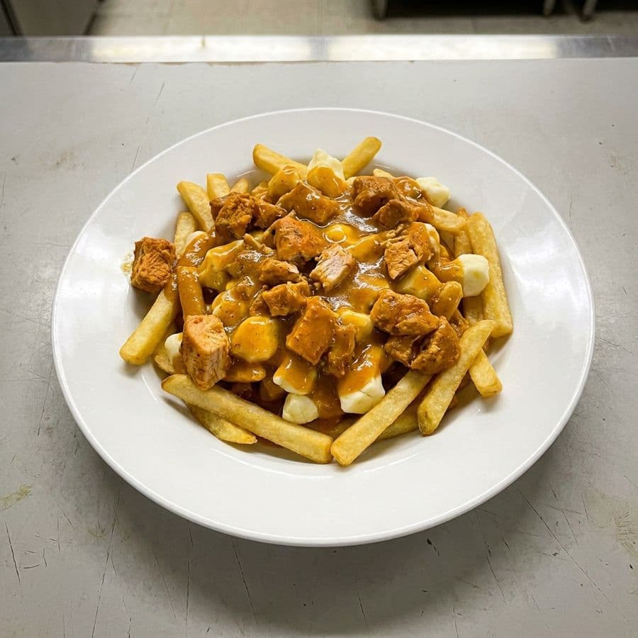 Poutine au poulet au beurre / Butter Chicken Poutine